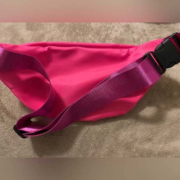 NWOT Pink Fanny Pack - double zipper adjustable strap hip or crossbody - Picture 4 of 7